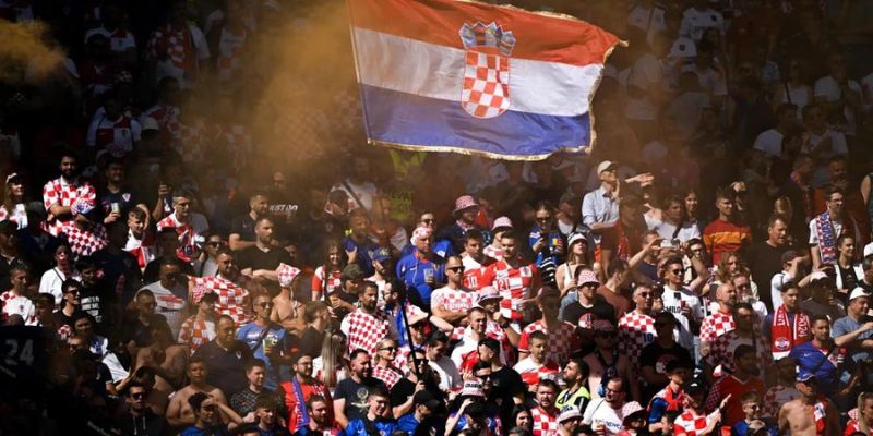 Kỷ lục Euro 2024: Những con số ấn tượng và kỷ lục đáng chú ý 4 Lượng khán giả cổ vũ và tỷ lệ lượt xem Euro 2024 trên truyền hình