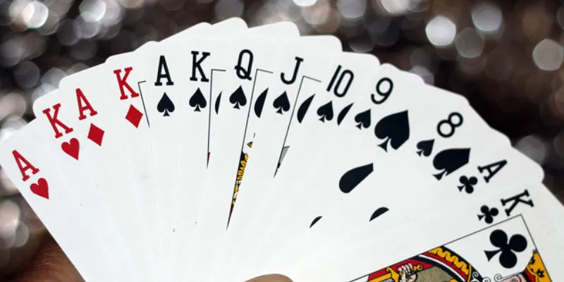 Khám phá cách đọc bài đối thủ trong phỏm để đánh bại mọi đối thủ 2 Chi tiết cách đọc bài đối thủ trong phỏm