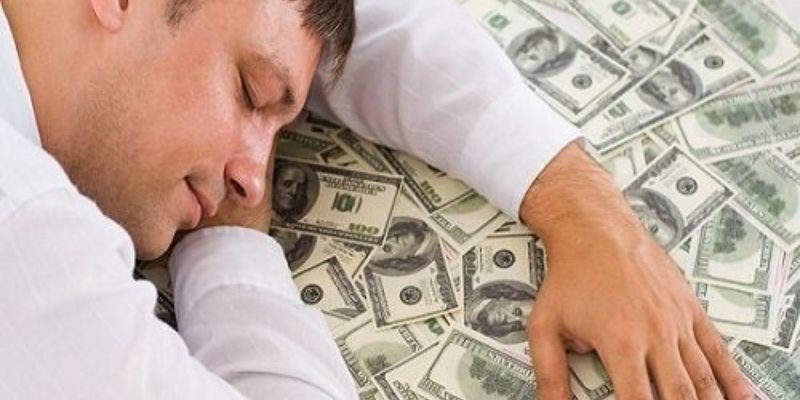 Nằm mơ lượm được tiền - Điềm báo tốt hay xấu? 2 Nằm mơ lượm được tiền là điềm báo tốt hay xấu