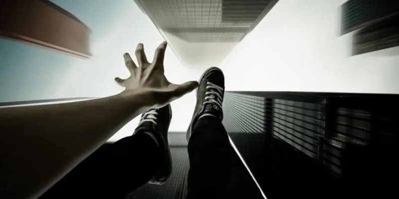 Mơ thấy rơi từ trên cao – Bí ẩn giấc mơ và ý nghĩa sâu xa 3 Ý nghĩa khi mơ thấy rơi từ một vách núi