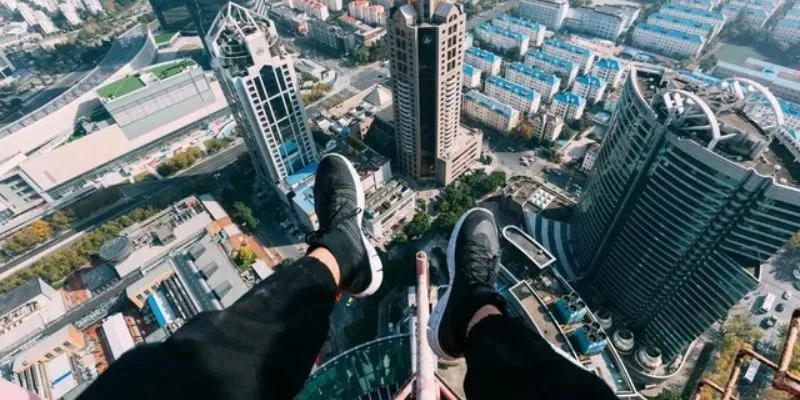 Mơ thấy rơi từ trên cao – Bí ẩn giấc mơ và ý nghĩa sâu xa 4 Khám phá các con số may mắn khi mơ thấy rơi từ trên cao