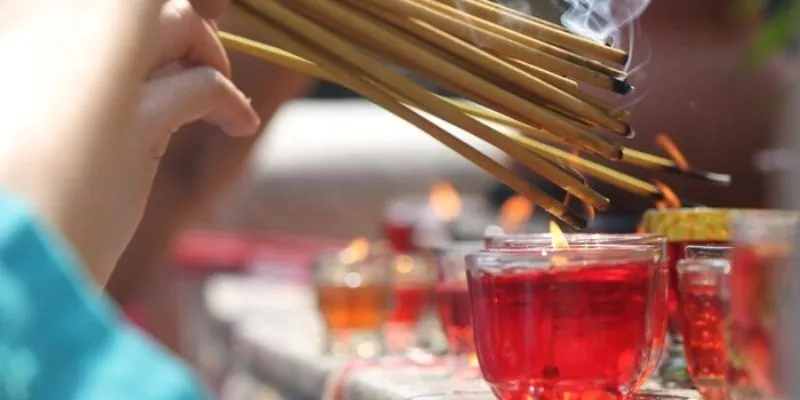 Giải vận đen cá cược - Cách hóa giải vận xui nhanh chóng 4 Hóa giải bằng cách làm lễ cúng cầu may