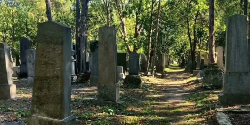 Những điềm báo khi nằm mơ thấy bia mộ 